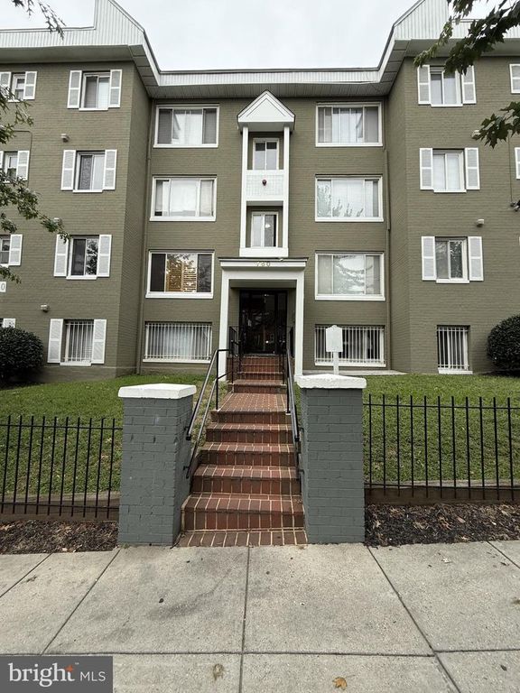 Image 1 of property listing at 750 BARNABY ST SE #T3, Washington, DC 20032