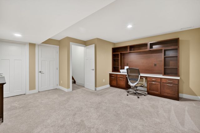9774 Cedarwood Drive, West Des Moines, IA 50266