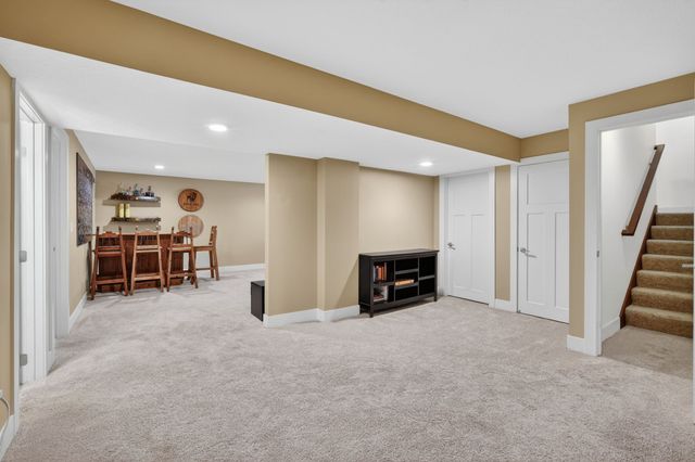 9774 Cedarwood Drive, West Des Moines, IA 50266