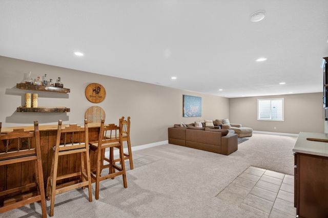 9774 Cedarwood Drive, West Des Moines, IA 50266
