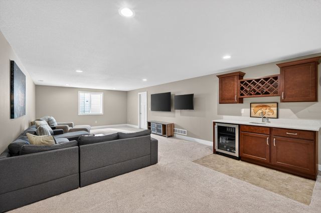 9774 Cedarwood Drive, West Des Moines, IA 50266