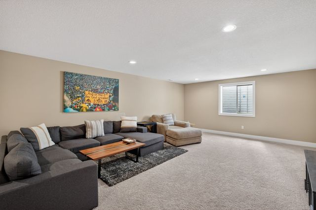 9774 Cedarwood Drive, West Des Moines, IA 50266
