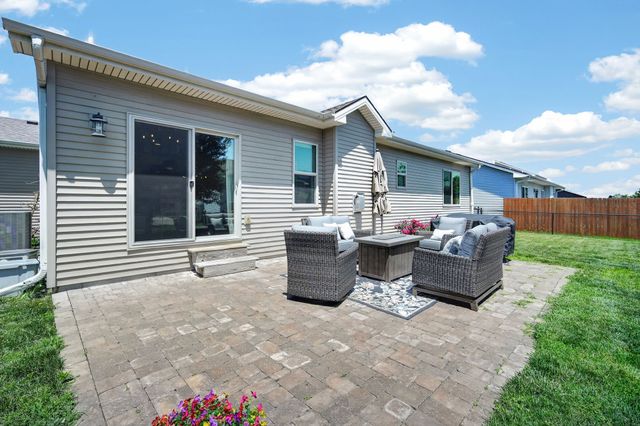 9774 Cedarwood Drive, West Des Moines, IA 50266