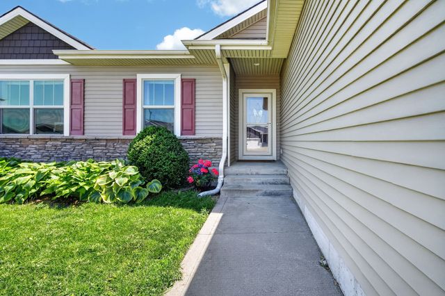 9774 Cedarwood Drive, West Des Moines, IA 50266