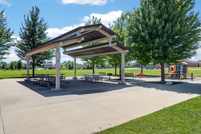 9774 Cedarwood Drive, West Des Moines, IA 50266