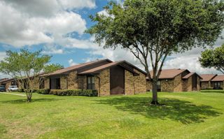 1749 E Henderson Rd, Angleton, TX 77515