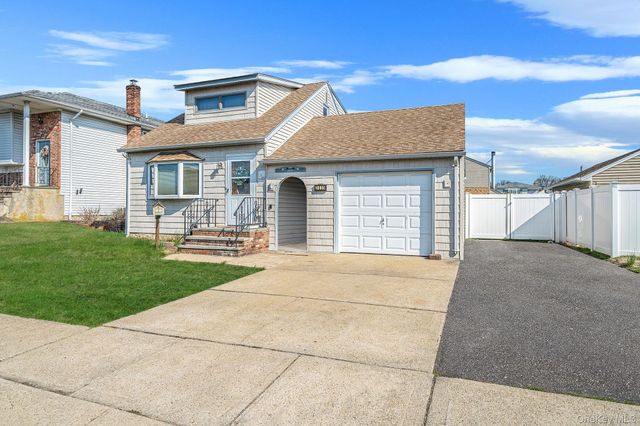 3659 Ionia Street, Seaford, NY 11783