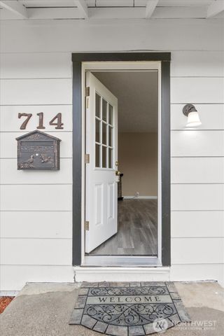 714 S 7th Avenue, Kelso, WA 98626