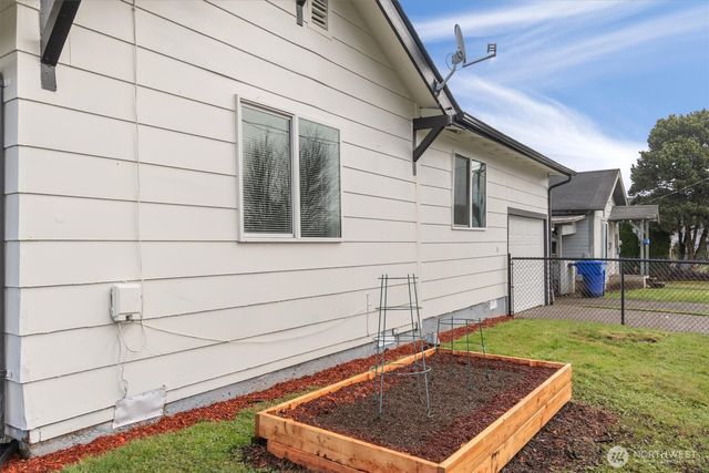 714 S 7th Avenue, Kelso, WA 98626