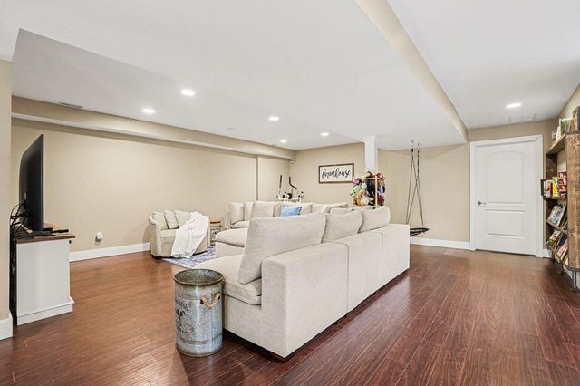 31800 Pine Ridge Circle, Lawton, MI 49065