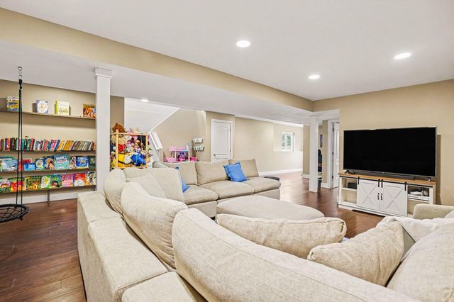 31800 Pine Ridge Circle, Lawton, MI 49065