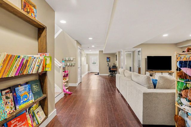 31800 Pine Ridge Circle, Lawton, MI 49065