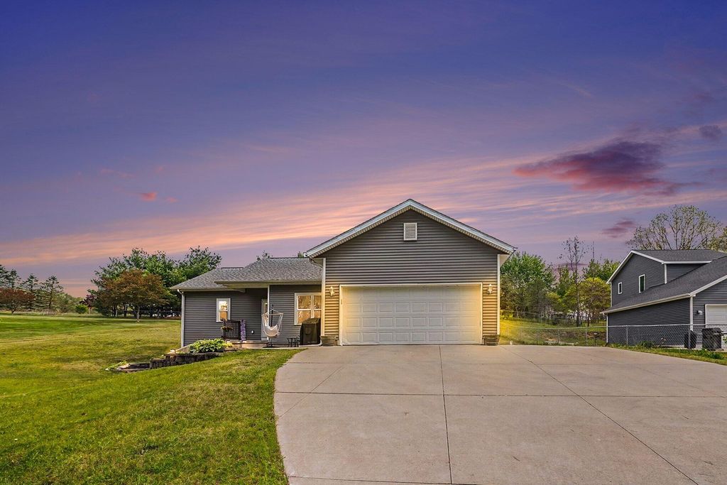 31800 Pine Ridge Circle, Lawton, MI 49065