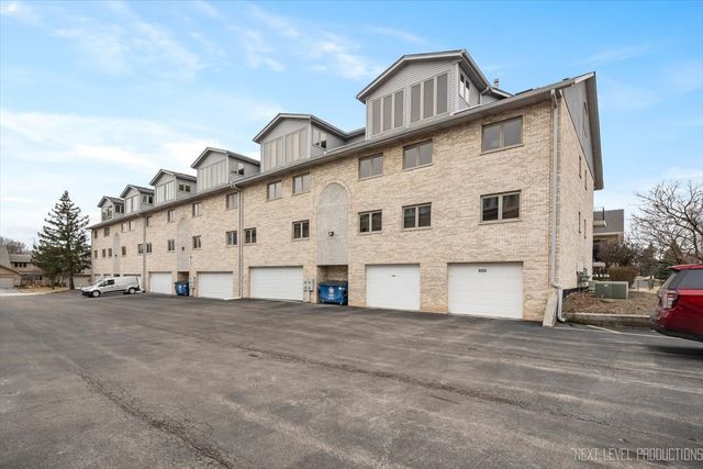 9050 Del Prado Drive 1S, Palos Hills, IL 60465