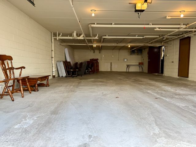 9050 Del Prado Drive 1S, Palos Hills, IL 60465