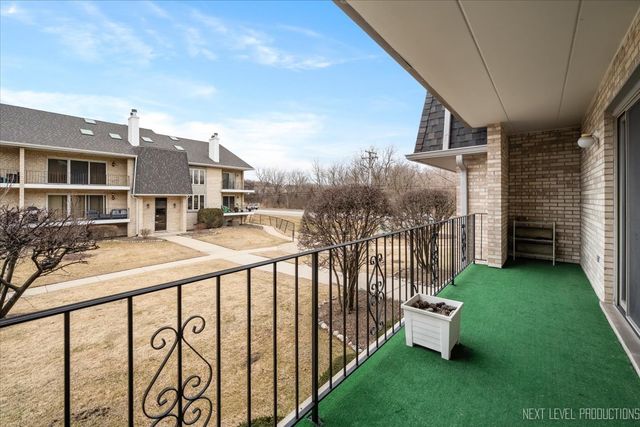 9050 Del Prado Drive 1S, Palos Hills, IL 60465