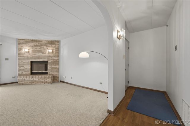 9050 Del Prado Drive 1S, Palos Hills, IL 60465