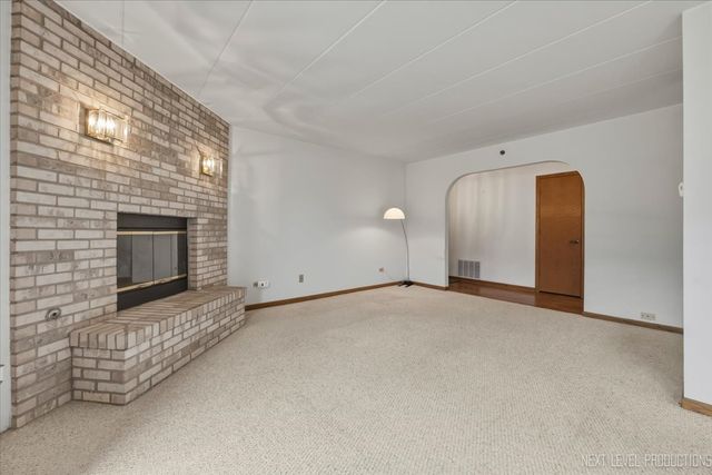 9050 Del Prado Drive 1S, Palos Hills, IL 60465