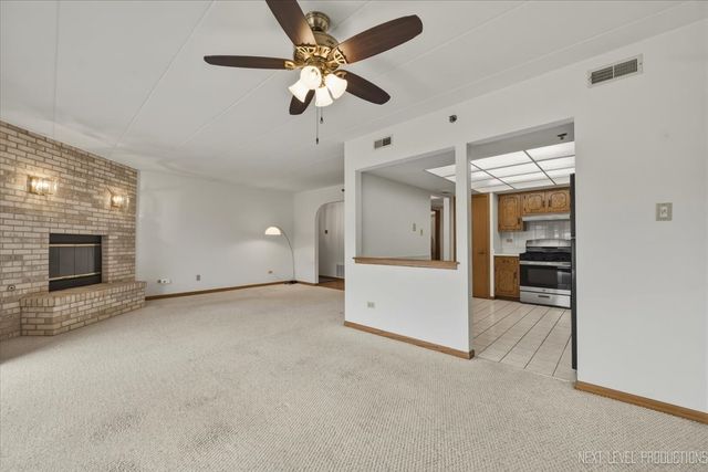 9050 Del Prado Drive 1S, Palos Hills, IL 60465