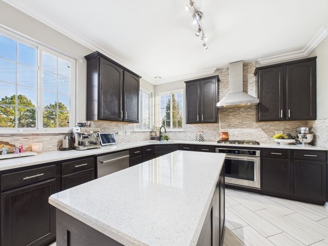 6402 Valley Ridge Drive, Plainfield, IL 60586