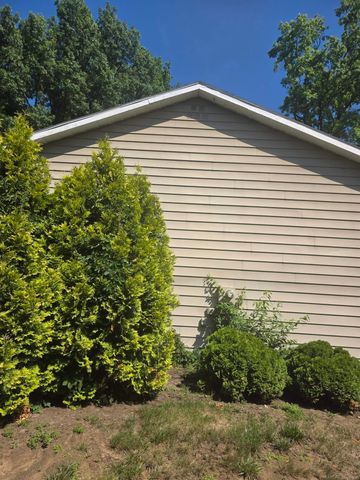 1347 Rutledge Drive, Temperance, MI 48182