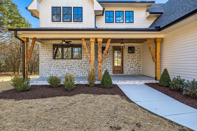 671 Baker Rd, Columbia, TN 38401