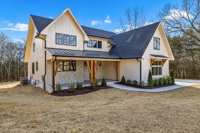 671 Baker Rd, Columbia, TN 38401