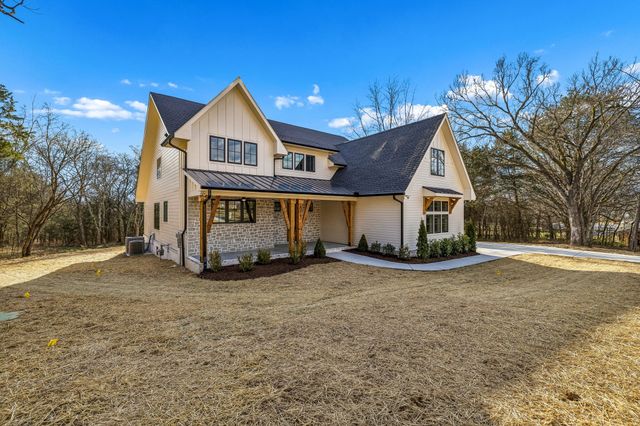 671 Baker Rd, Columbia, TN 38401