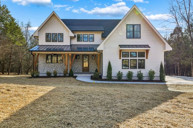 671 Baker Rd, Columbia, TN 38401