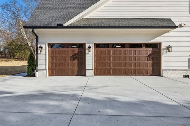 671 Baker Rd, Columbia, TN 38401