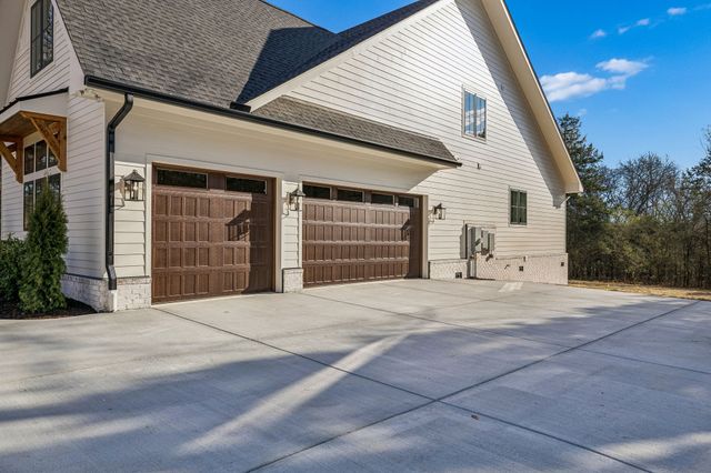 671 Baker Rd, Columbia, TN 38401