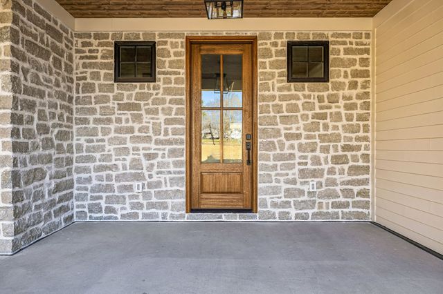 671 Baker Rd, Columbia, TN 38401