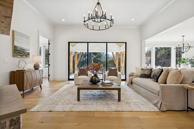 671 Baker Rd, Columbia, TN 38401