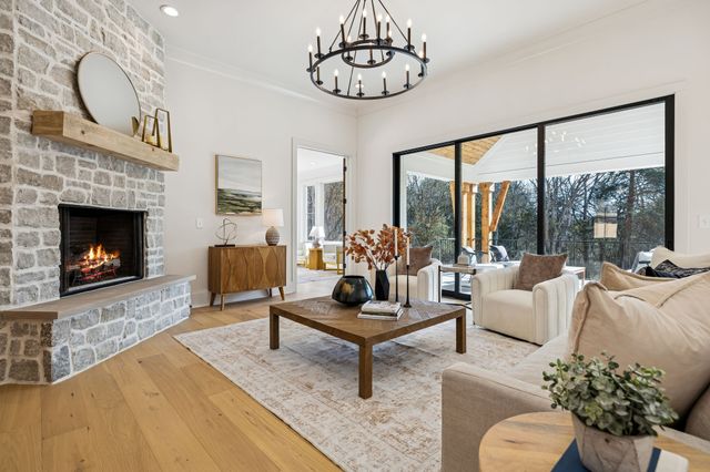 671 Baker Rd, Columbia, TN 38401