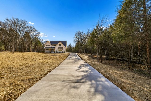 671 Baker Rd, Columbia, TN 38401