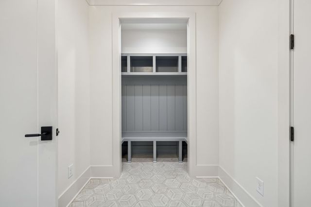 671 Baker Rd, Columbia, TN 38401