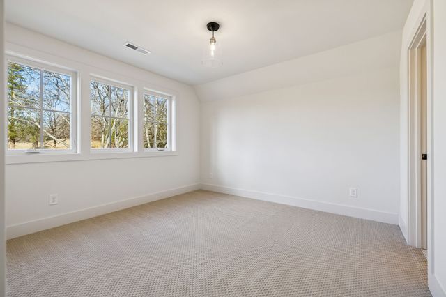 671 Baker Rd, Columbia, TN 38401