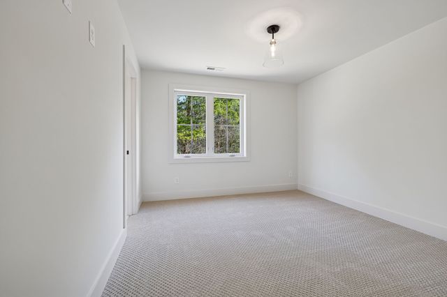 671 Baker Rd, Columbia, TN 38401