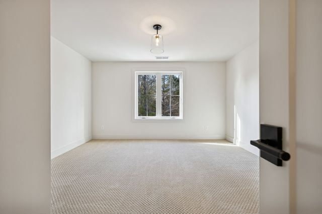 671 Baker Rd, Columbia, TN 38401