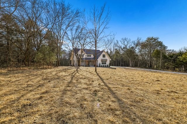 671 Baker Rd, Columbia, TN 38401