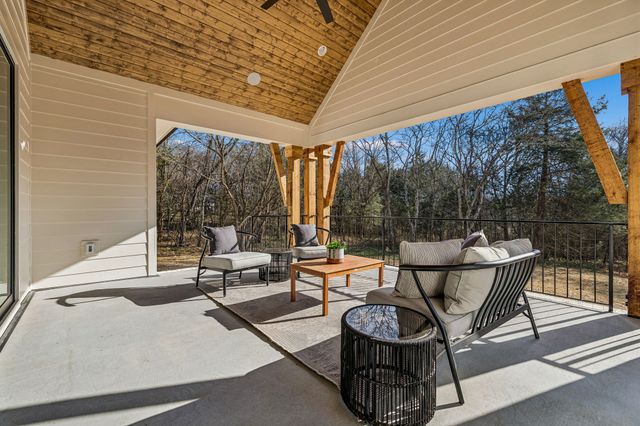 671 Baker Rd, Columbia, TN 38401