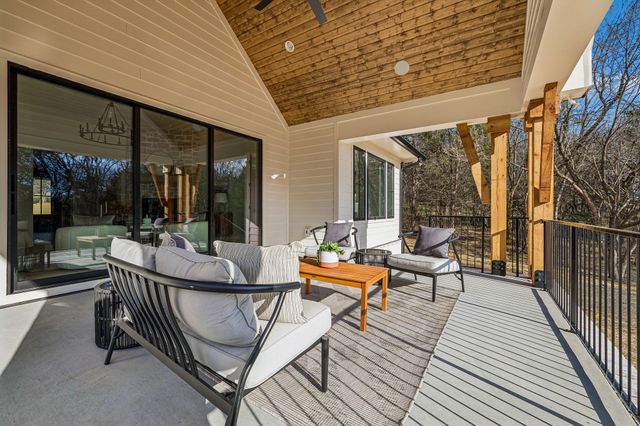 671 Baker Rd, Columbia, TN 38401