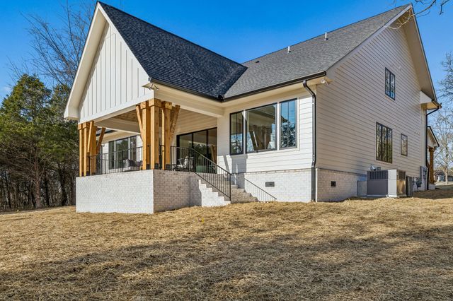 671 Baker Rd, Columbia, TN 38401