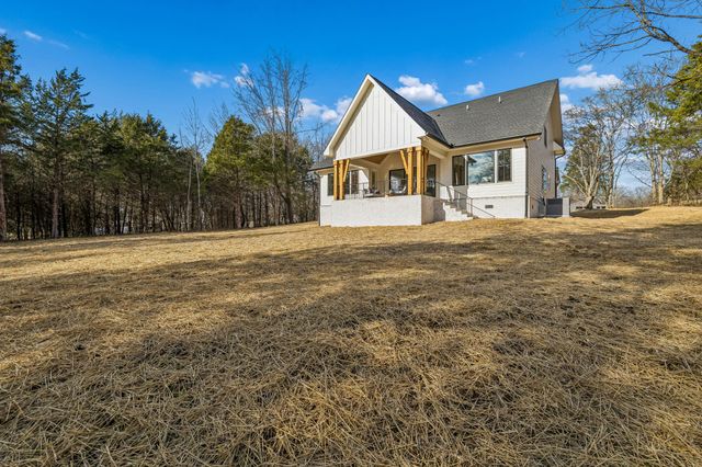 671 Baker Rd, Columbia, TN 38401