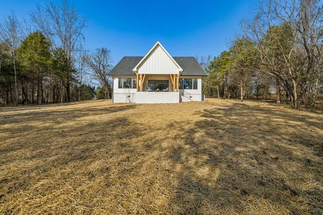 671 Baker Rd, Columbia, TN 38401