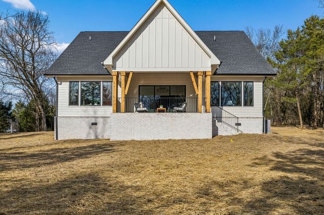 671 Baker Rd, Columbia, TN 38401