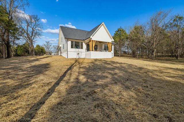 671 Baker Rd, Columbia, TN 38401