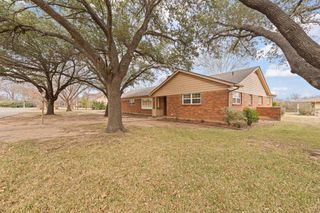 1105 S Walnut Street, Cleburne, TX 76033