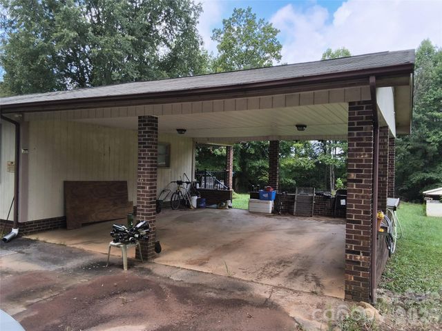 1981 Mollys Backbone Road, Sherrills Ford, NC 28673