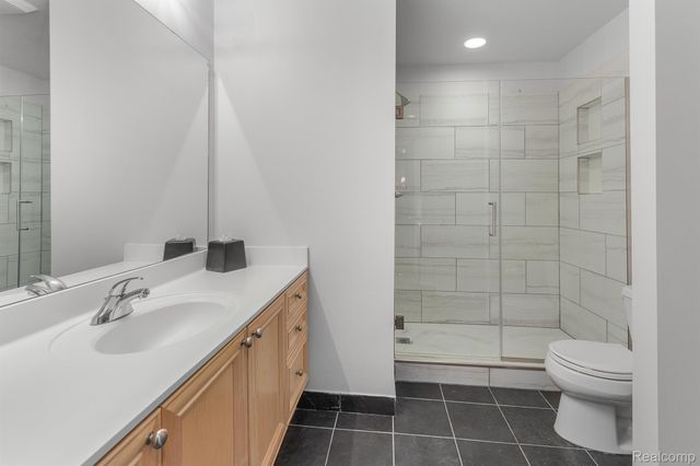 200 River Place Drive 33, Detroit, MI 48207